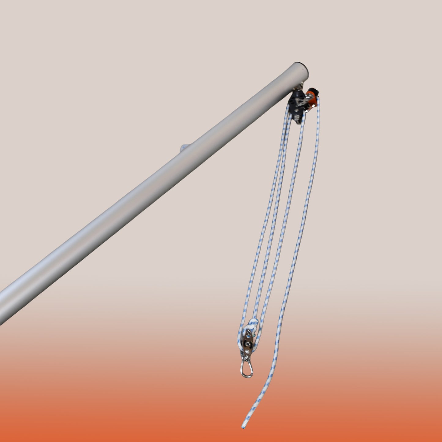 Boom with integrated mainsheet system